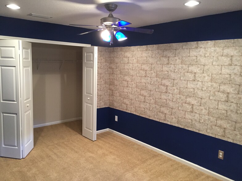 Building Photo - 6813 Misty View Dr