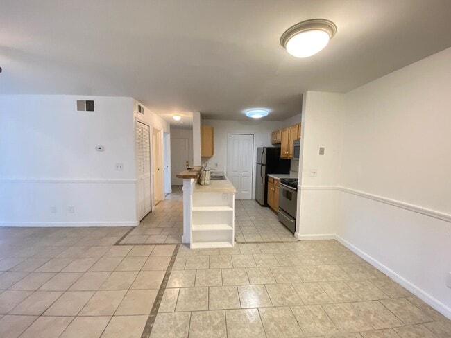 Building Photo - 6166 Westgate Dr