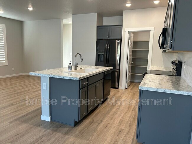 Building Photo - 4987 W Avilla Dr