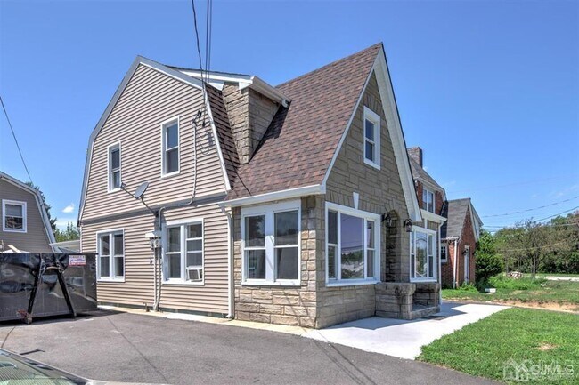 Building Photo - 8 Dolan Ave