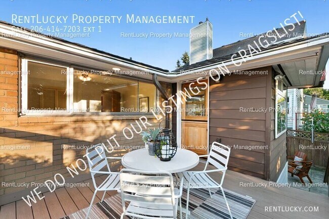 Building Photo - 4327 30th Ave W