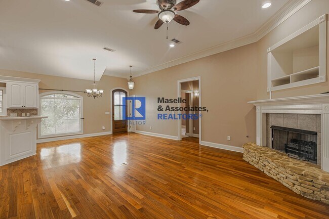 Building Photo - 403 Evian Way