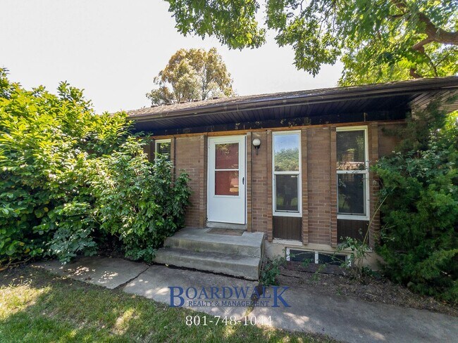 Building Photo - 1781 Lincoln Ln