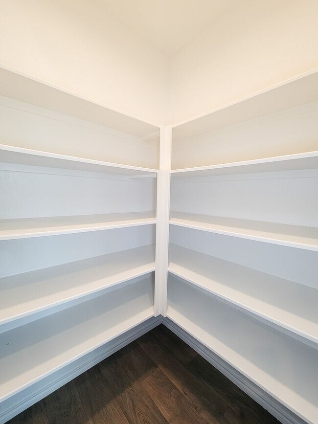 Building Photo - The price is right and the location is even better! Take a look TODAY at this like-new, 3/2, open...