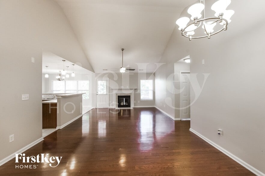 Building Photo - 11618 Village Pond Dr