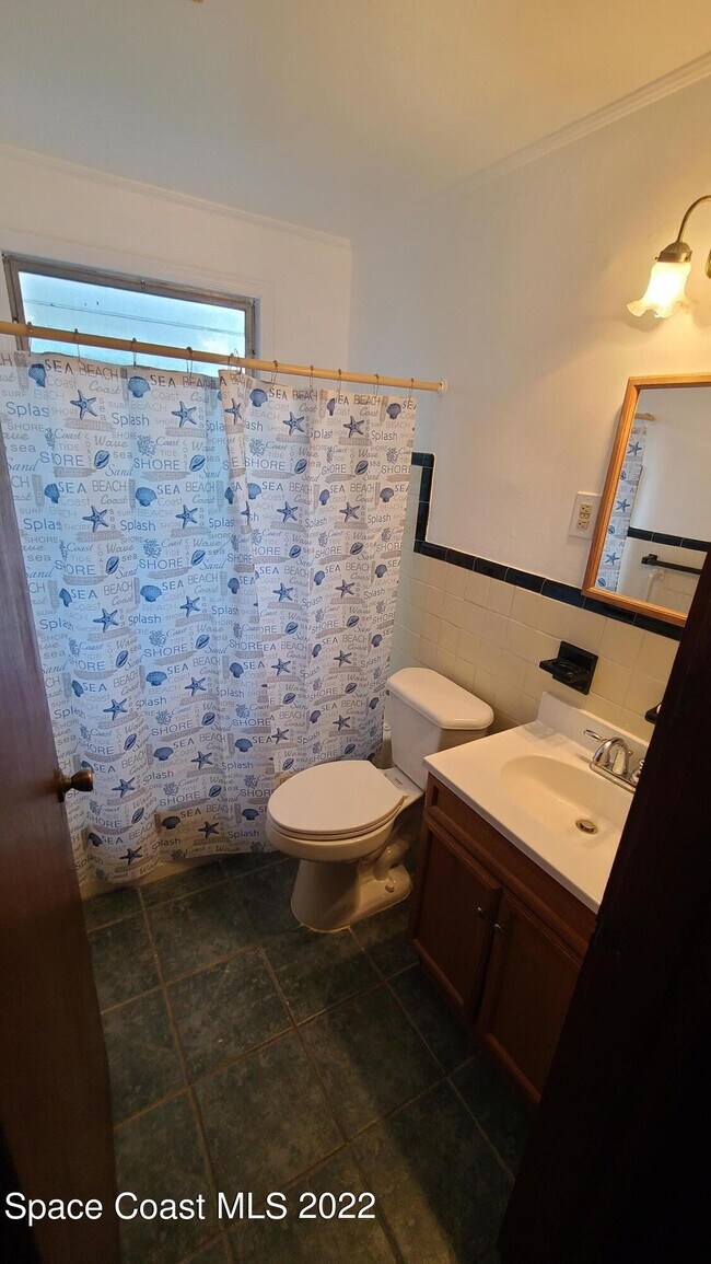 Building Photo - 123 East Ct