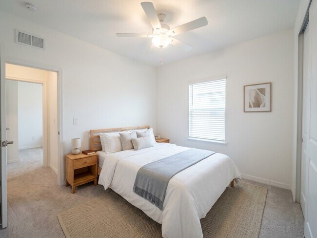Building Photo - 450 Kingbird Dr