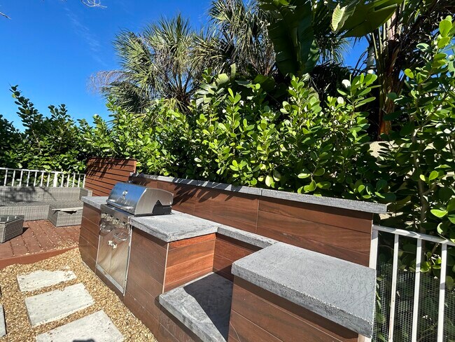 Building Photo - 8455 Belize Pl