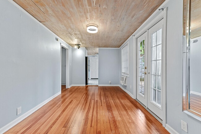 Building Photo - 424 51st St