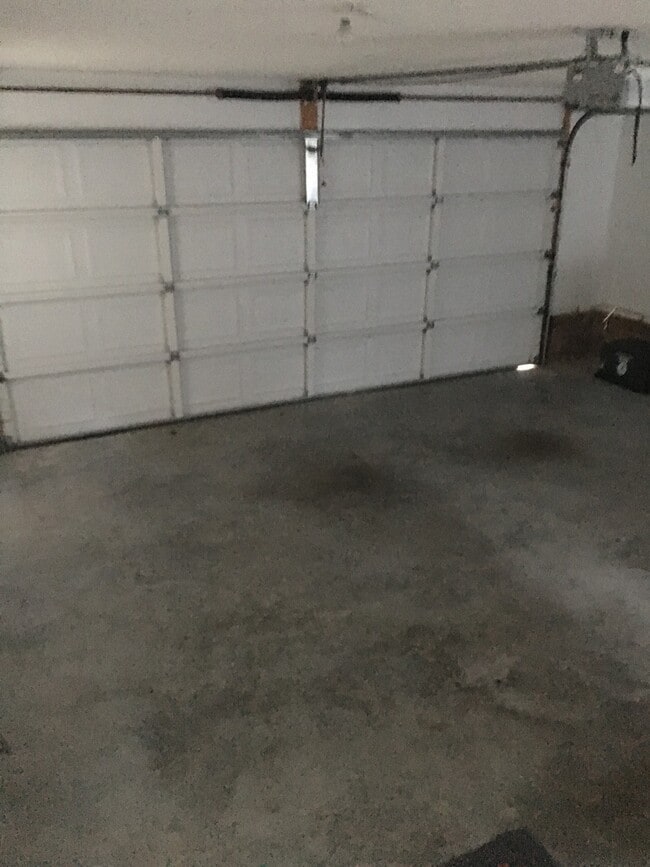 Building Photo - Sunny and Cheerful Unfurnished Energy Efficient Fairfield Harbour 3BR/2BA