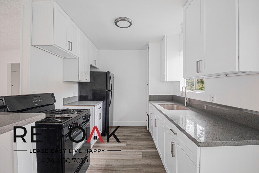 Building Photo - 630 N Cerritos Ave