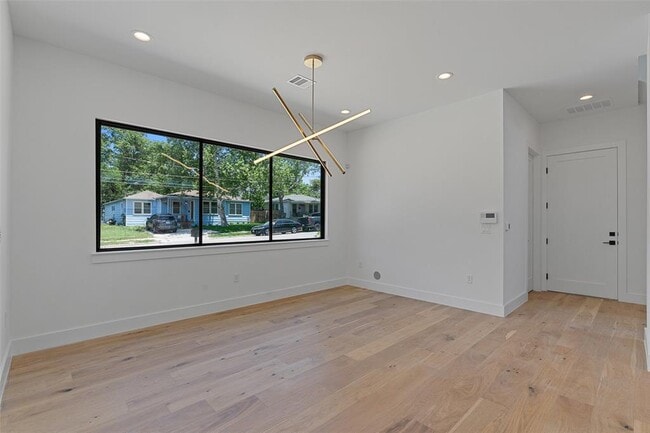 Building Photo - 909 Payne Ave