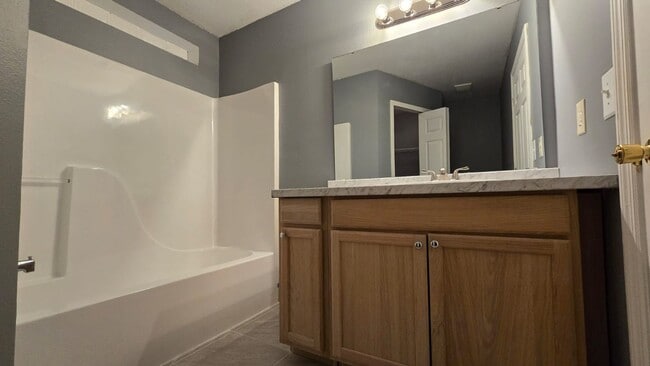 Building Photo - One Story Home in Royal Ridge, Davenport