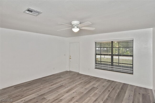 Building Photo - 1202 E 7th St