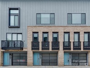 Building Photo - 225 Domain Way