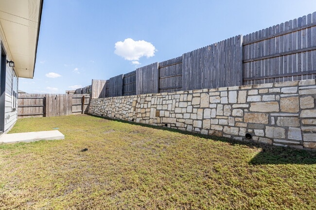 Building Photo - 373 Jade St