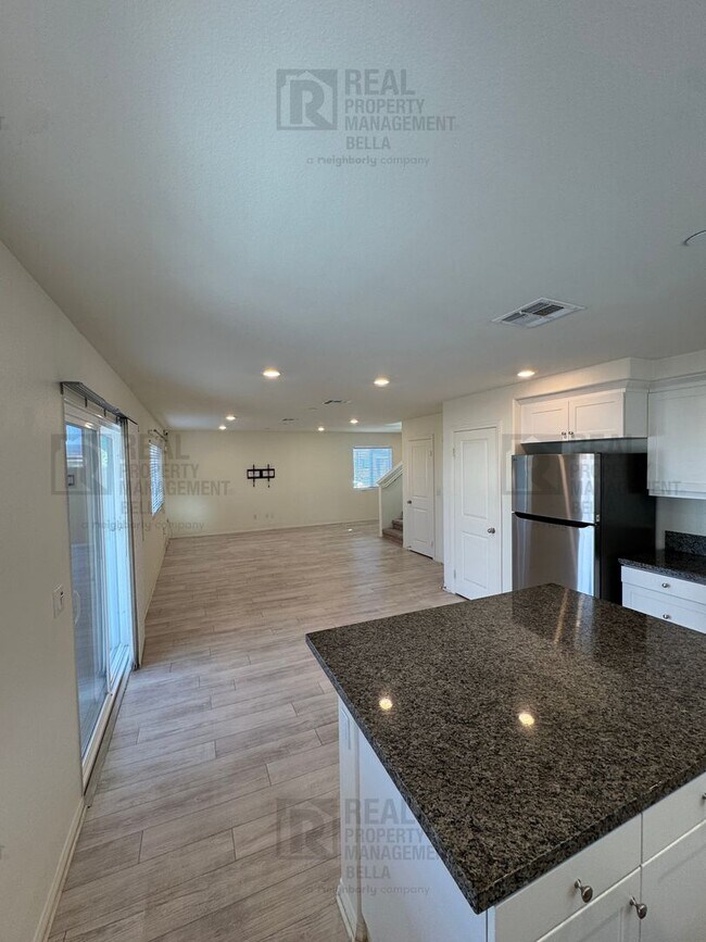 Building Photo - Spacious Corner Lot Home in Desirable Winchester Community – 4 bed + Large Backyard+ Solar!