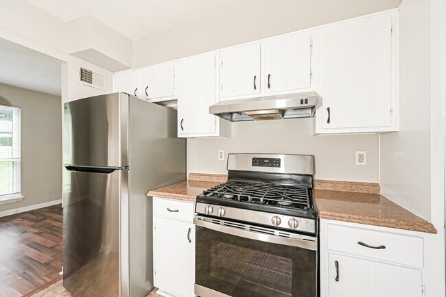 Building Photo - 2468 Mistletoe Ln SW