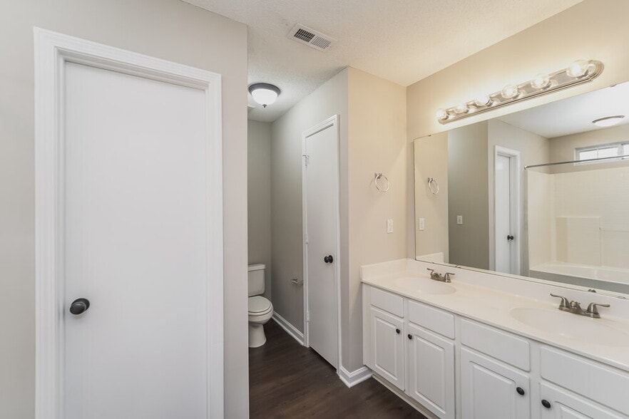 Building Photo - 10342 Battle Ct