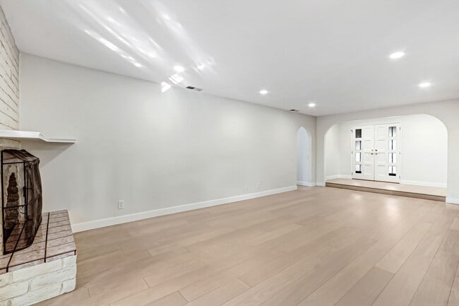 Building Photo - Spacious 3 Bedroom Upland Home, Available Now!