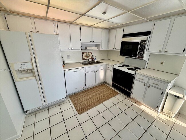 Building Photo - 609 Ocean Dr