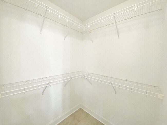 Building Photo - 3 Bed, 2 Bath unfurnished home with Bonus room in Escoba Bay!