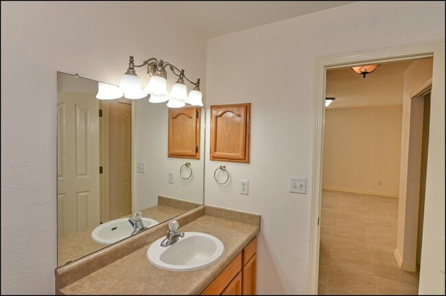 Building Photo - 648 Wind River Ave