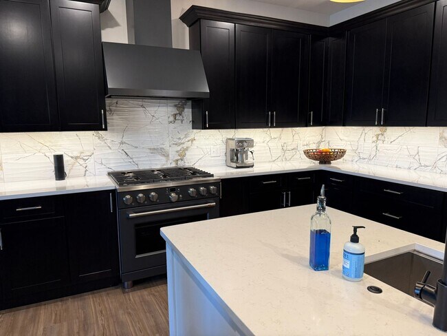 Building Photo - 100 Quartz Knl