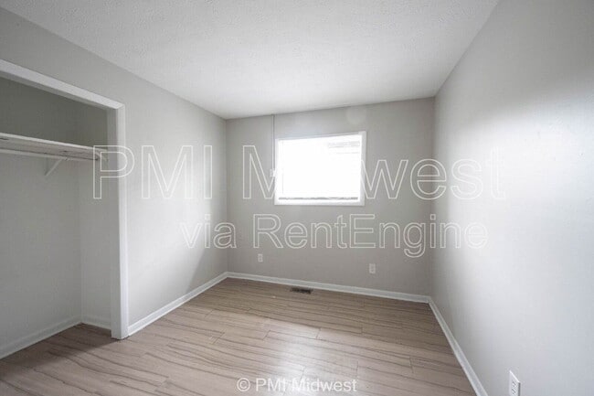 Building Photo - 2248 N Leland Ave