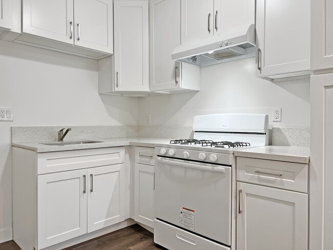 Kitchen - 7228 Haskell Ave