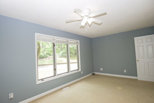 Building Photo - 806 Sumac Ln