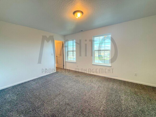 Building Photo - Spacious Airway Heights Home