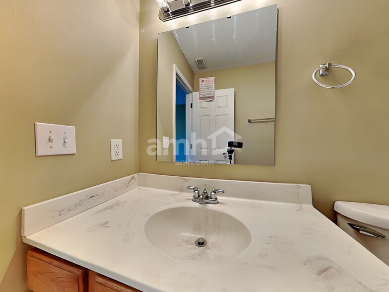 Building Photo - 252 Woodfield Dr