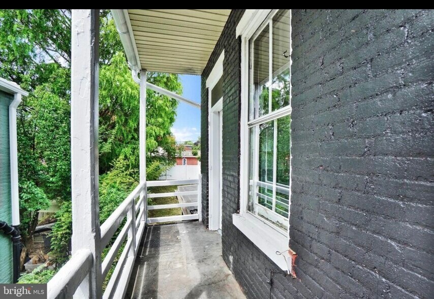 Building Photo - 132 Nevin St