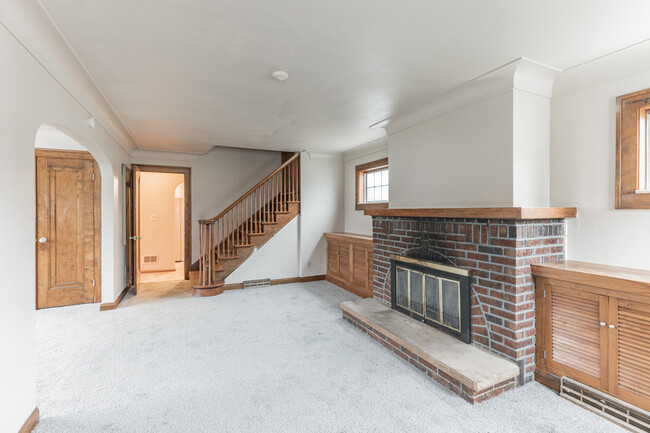 Building Photo - 4301 Douglas Rd