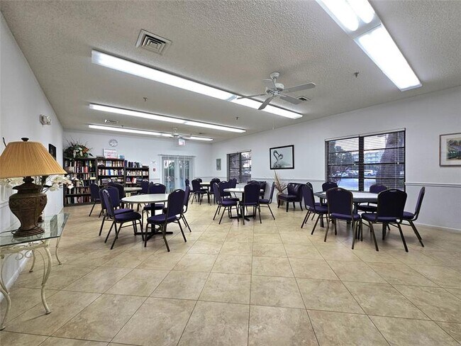 Building Photo - 2232 N Cypress Bend Dr