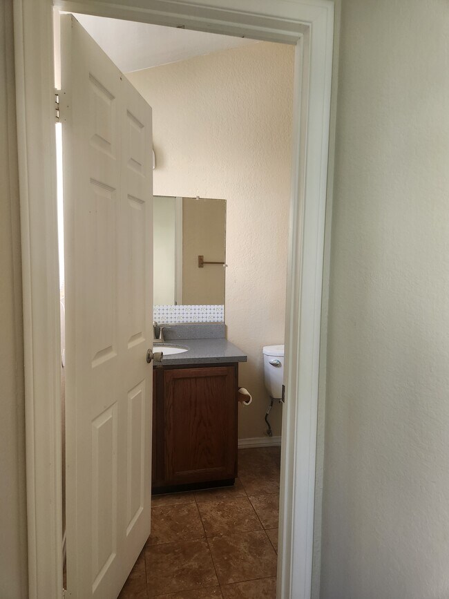 Building Photo - 1208 Roswell Ave