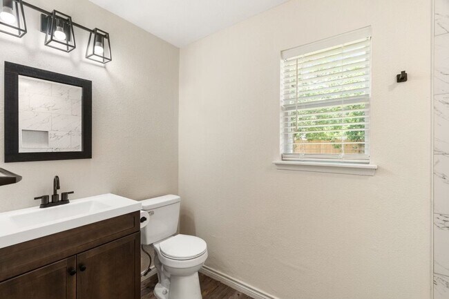 Building Photo - Recently Remodeled 3 bed, 2 bath, with 2-car Garage!