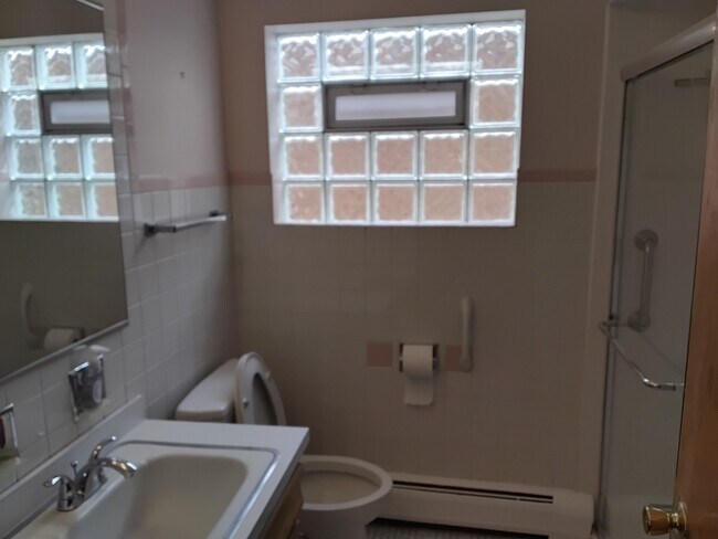 Building Photo - 2520 N Neva Ave