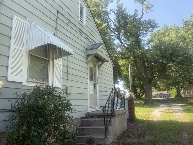 Building Photo - 515 W Southside Blvd