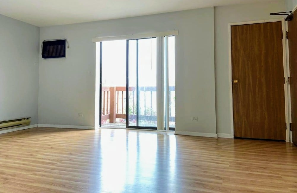 Main room - 1348 N Geneva Dr