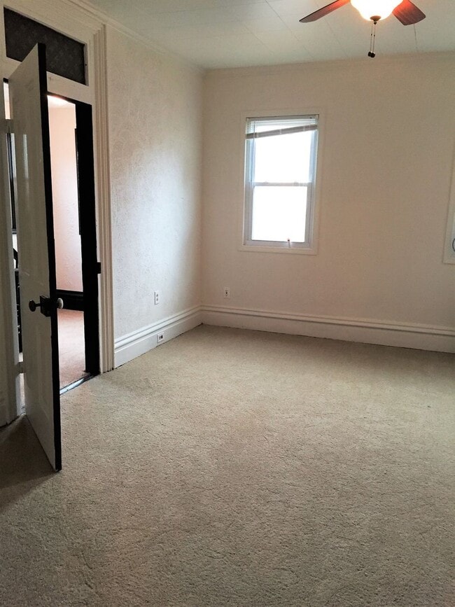 Building Photo - Mt. Washington house, 3 bedroom 2 1/2 bath house with great kitchen, yard, laundry June 1st