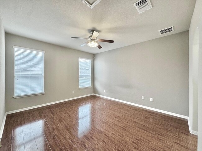 Building Photo - 407 Katmai Cir