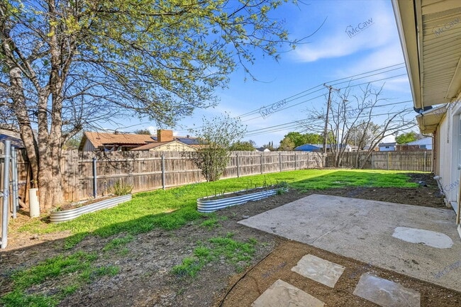 Building Photo - 7400 Butternut Ct