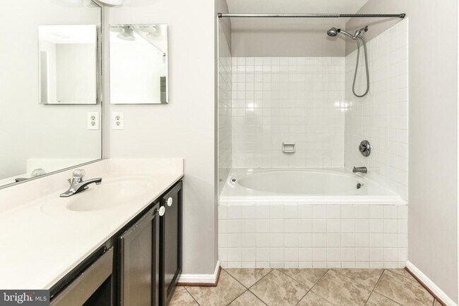 Building Photo - 6018 Callaway Ct