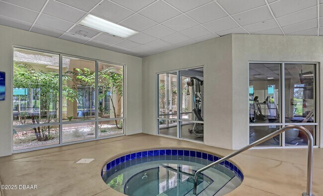 Building Photo - 4670 Links Village Dr