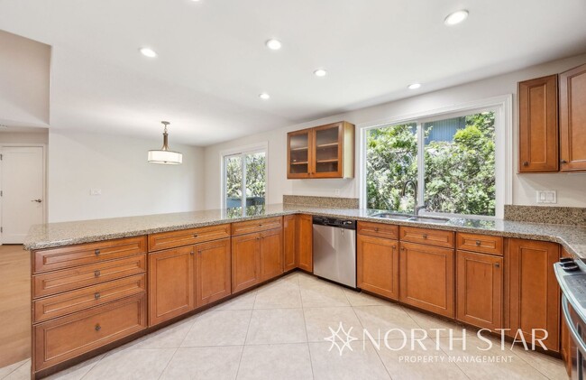 Building Photo - One Level Living in Lake Oswego