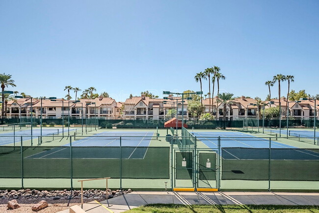 Building Photo - 9708 E Vía Linda