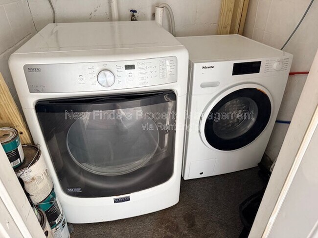 Building Photo - 2855 Ernest St