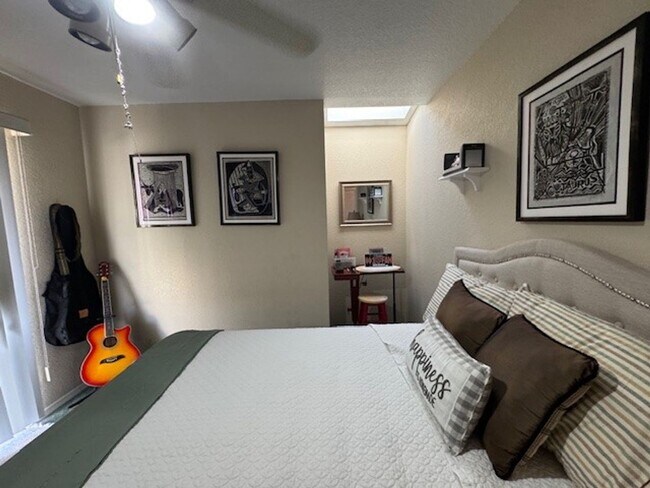 Building Photo - 3BR 3BA Townhome-Best view of the River & Laughlin Casino Skyline